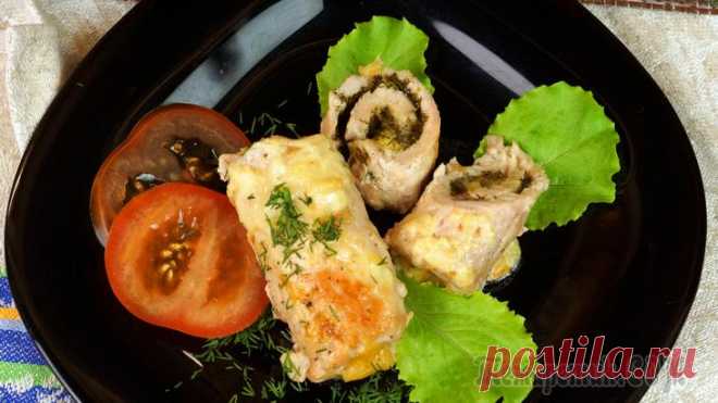 Мясные рулетики в сметано-чесночном соусе Предлагаю приготовить вместе со мной мясные рулеты из свинины, либо куриной грудки в духовке. Отбивка слайсов мяса сделает кусочки сочными и мягкими, а начинка из сыра и зелени придаст дополнительный ...