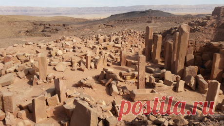 »Unser Alphabet ist die Billigvariante der Hieroglyphen« Der Archäologe Ludwig Morenz hat auf dem Sinai Hinweise gefunden, wie Alphabetschrift und Gottesbild geformt wurden – und stieß dabei auf Wüstennager und Pilzköpfe.