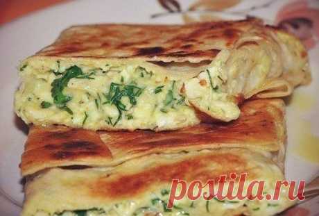 Пирог из лаваша с сыром и зеленью.