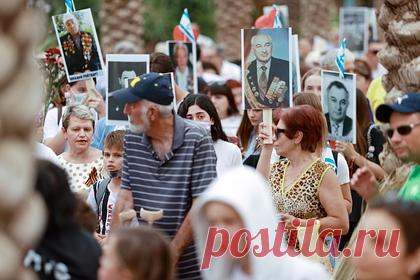 Названа главная проблема в отношении россиян к Великой Отечественной войне. Главной проблемой в отношении жителей России к Великой Отечественной войне является семейная память, благодаря которой передается знание о войне. Именно из-за нее День Победы может восприниматься неоднозначно. Об этом в интервью «Ленте.ру» рассказал социолог, социальный антрополог Алексей Титков.