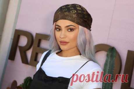 Кайли Дженнер поделилась редким семейным фото в день рождения дочери