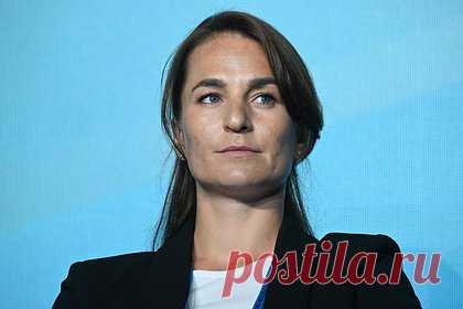 Олимпийская чемпионка оценила побег фехтовальщиков из России в США. Двукратная олимпийская чемпионка по фехтованию Софья Великая оценила побег российских шпажистов Сергея и Виолетты Бида в США. «Это их жизнь абсолютно, это их право», — заявила россиянка. Она добавила, что сама сидит дома. В декабре прошлого года МВД России объявило шпажистов Бида в розыск.