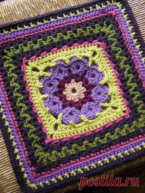 Квадратные мотивы крючком..