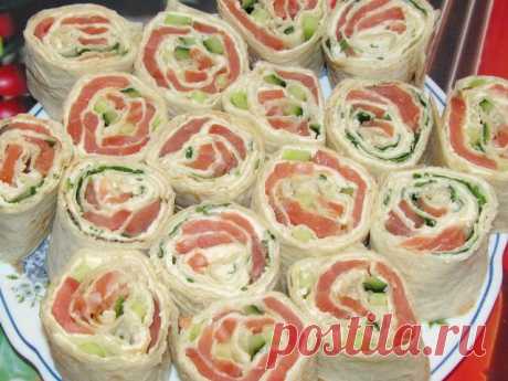 Рулеты из лаваша с сёмгой и сыром