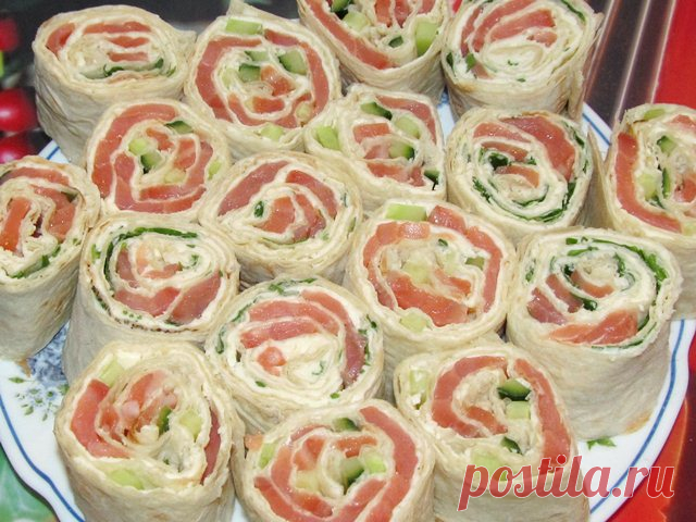 Рулеты из лаваша с сёмгой и сыром