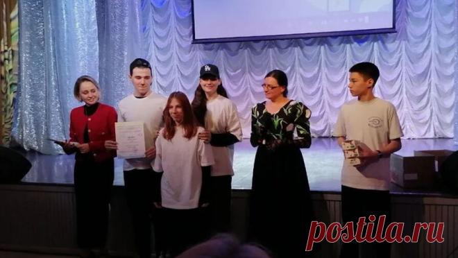 Студенты из Подмосковья победили на фестивале талантов среди участников с ОВЗ. Студенты Одинцовского техникума Дмитрий Комиссаров, Татьяна Улитина и Кристина Раевская победили на VIII региональном фестивале талантов "Сияние надежды" среди студентов с инвалидностью и ограниченными возможностями здоровья ...