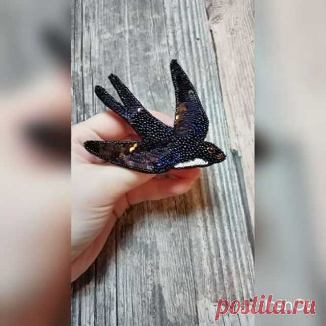 Ласточка 🐧 продана
8.5*7 см. 
Цена 2300 р.+ пересылка. 🌹🌸🌹🌸🌹🌸🌹🌸🌹 Девочки! Заказы принимаю уже на февраль. Если Вы хотите порадовать себя или близких к 8 марта - пора заказывать 😉

#ласточка #птичка #брошь #брошка #брошки #вышитыеброши #брошисвышивкой #украшениясвышивкой #ручнаяработа #подарок #подарокналюбойслучай #бисер #бисерныйдизайн #русскиедизайнеры #vishitie_broshi #handmade #embroideryjewelry #jewellery #beads #beadsembroidery #Москва #долгопрудныигородчу...