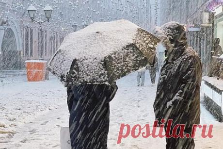 Россиянам перечислили способы пережить сильные перепады погоды. Российские врачи перечислили способы пережить сильные перепады погоды. Как сообщила врач-кардиолог Ольга Молчанова, при реакциях организма на резкие изменения погодных условий важно сделать несколько глубоких вдохов и выдохов, а также сильно сжать кулаки и расслабить их через несколько секунд.