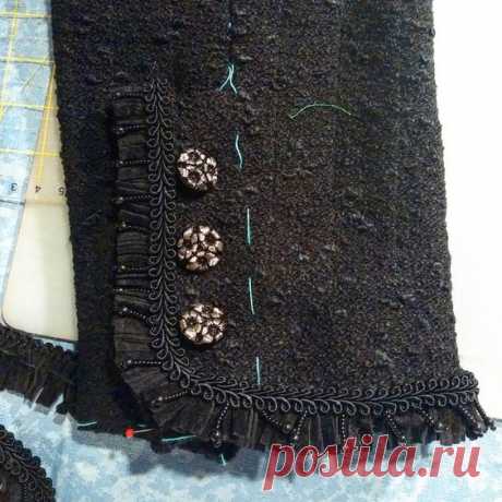 (89) Couture et Tricot: Classic French Jacket: Cleaning up the lining on the sleeve and sleeve vent extension – Acabamento do forro das mangas e abertur…