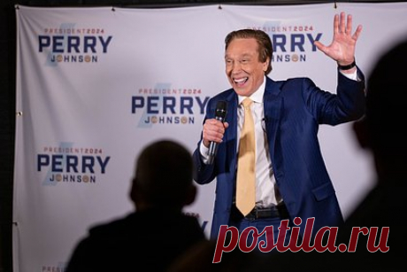 Американский бизнесмен решил баллотироваться на пост президента США. Американский бизнесмен и политик Перри Джонсон объявил о намерении участвовать в борьбе за пост президента США на выборах 2024 года. «Накануне вечером я имел удовольствие объявить своим сподвижникам, что я баллотируюсь на пост президента Соединенных Штатов», — написал он в своем Twitter-аккаунте.