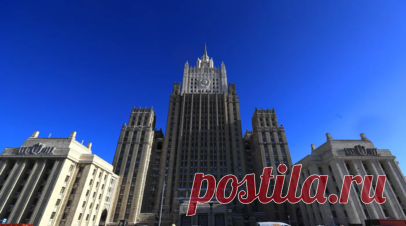 МИД России: ЕС не хочет платить за Украину из своего кошелька. Страны — участники Европейского союза с учётом имеющихся у них долгов не желают платить за «украинский проект», их манит перспектива потратить на него украденные у России деньги. Об этом заявили в российском Министерстве иностранных дел. Читать далее