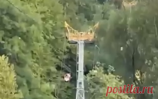 В курортной зоне Нальчика оборвалась канатная дорога. В Кабардино-Балкарии в курортной зоне Нальчика оборвалась канатно-кресельная дорога, сообщила пресс-служба регионального МЧС.
