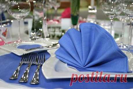 https://www.livemaster.ru/item/15684411-dlya-doma-i-interera-salfetki-i-skatert-v-nabore-dlya-serviro