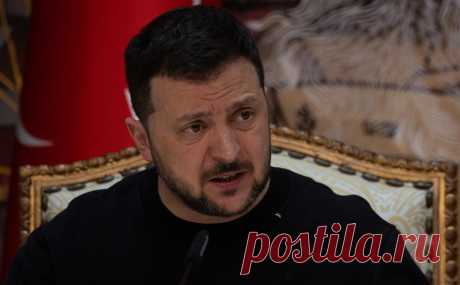 Зеленский назвал инициативы папы римского «виртуальным посредничеством». Зеленский, не упомянув понтифика напрямую, раскритиковал его предложение о переговорах с Россией. Ватикан говорил, что Фрациск, используя образ белого флага, имел в виду перемирие, а не капитуляцию