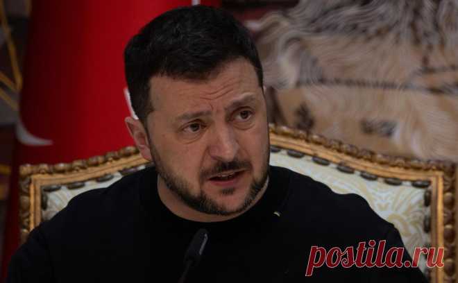 Зеленский назвал инициативы папы римского «виртуальным посредничеством». Зеленский, не упомянув понтифика напрямую, раскритиковал его предложение о переговорах с Россией. Ватикан говорил, что Фрациск, используя образ белого флага, имел в виду перемирие, а не капитуляцию