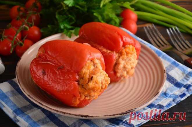 Болгарский перец, фаршированный куриным фаршем Болгарский перец, фаршированный куриным фаршем, можно приготовить в любое время года, так как один из главных ингредиентов доступен круглый год. Разве что цена может не в сезон быть несколько выше. Также можно попробовать найти замороженный болгарский перец или использовать домашнюю...