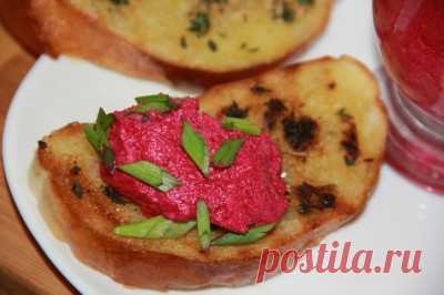 Свекольный мусс с рикоттой и гренками : Закуски и бутерброды