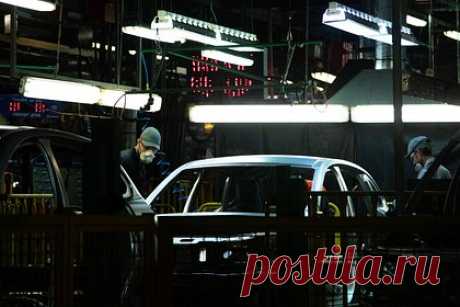 Старт продаж обновленной Lada Vesta перенесут. Дилеры не смогут начать продажи обновленного автомобиля Lada Vesta в мае, как обещало руководство «АвтоВАЗа», утверждают дилеры, речь теперь идет только про июнь. Перезапуск производства Lada Vesta NG (New Generation) состоялся в начале марта, эксперты сомневаются, что планы по производству удастся выполнить.