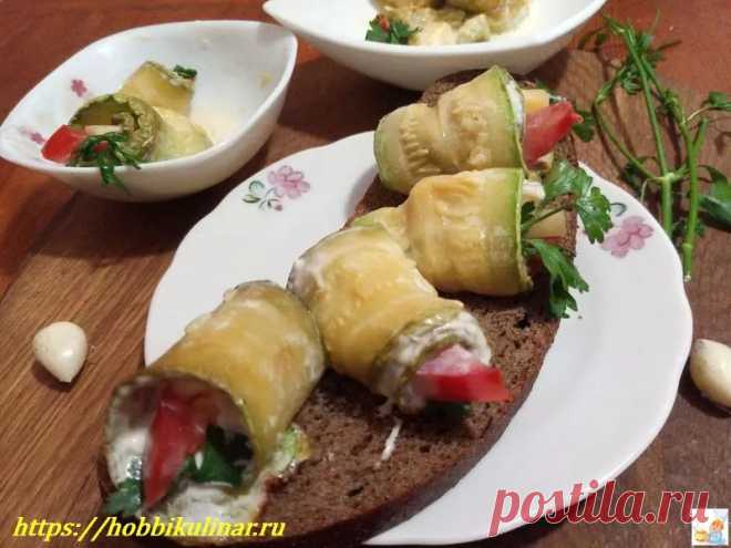 Рулетики из кабачков с сыром чесноком и помидорами — закусочные рецепты на сковороде