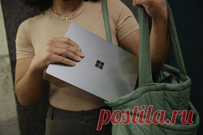 Браузер Microsoft Edge обвинили в краже вкладок. Фирменный браузер Microsoft Edge может перенести вкладки из Google Chrome без разрешения пользователя. Журналисты медиа заявили, что обнаружили свои сохраненные вкладки и историю поиска из Google Chrome в браузере Edge на двух из трех редакционных компьютеров. На проблему также обратили внимание редакторы The Verge.