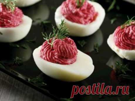 Фаршируем яйца, как профи: 5 вкусных начинок, которые вы полюбите Кто не любит фаршированные яйца, тот просто не умеет их готовить! Даже если вы привыкли готовить яйца по одному и тому же рецепту и делаете так многие годы, попробуйте разочек отойти от привычной кухн…