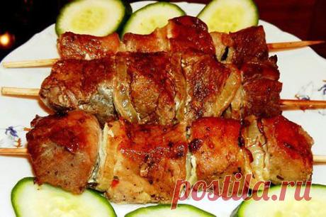 Шашлык из банки. Попробуйте потрясающе вкусный шашлык в банке! Слюнки текут от одних воспоминаний! Смотрите рецепт здесь -> https://poshkvarchim.ru/shashlyk-iz-banki/