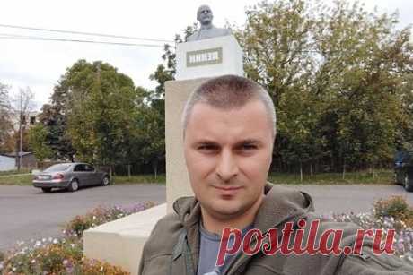 В Молдавии неизвестный меценат восстановил памятник Ленину. В Молдавии неизвестный меценат восстановил поврежденный вандалами памятник Владимиру Ленину в селе Братушаны. Об инциденте с памятником ранее сообщил мэр города Единцы Константин Кожокару. По его словам, неизвестные разбили монумент. Градоначальник выразил надежду, что камеры видеонаблюдения помогут их найти.