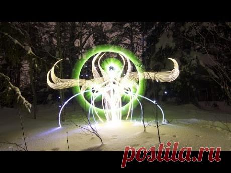 Рисование светом на холсте ночи: неземные цветы Ханну Хухтамо (10 фото + видео)