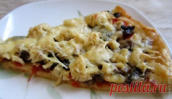 Пицца с грибами и курицей на тонком тесте