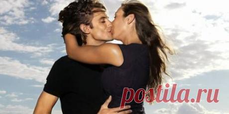 Карма и любовь

Хорошо, когда любимые и супруги совпадают в одном лице. Сложнее, когда это разные люди. Взаимоотношения с любимыми строятся почти так же, как с супругами. Но если супружество может быть сложной кармой, любовь - это всегда счастье, и дается она в награду, видимо, за хорошую отработку своих кармических долгов, ее надо беречь как бесценный дар. 

Любовь - высокое состояние души.