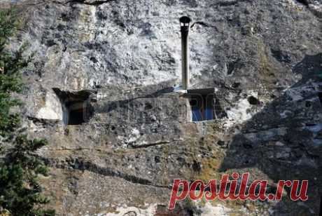 монашеские кельи Санкт-Klimetskogo монастырь Фотография, картинки, изображения и сток-фотография без роялти. Pic 32605774.