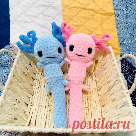 PDF Аксолотики Друзья крючком. FREE crochet pattern; Аmigurumi toy patterns. Амигуруми схемы и описания на русском. Вязаные игрушки и поделки своими руками #amimore - аксолотль из плюшевой пряжи, плюшевая амфибия.