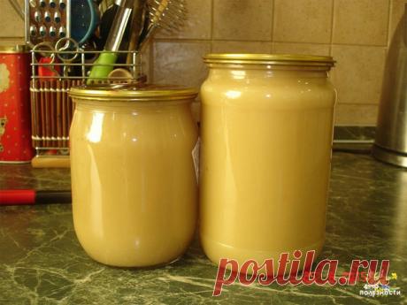 Пюре "НЕЖЕНКА". Детки в восторге! 
5 кг. яблок 
1 банка сгущенного молока 
0.5 стакана сахара 
1 стакан воды 
Яблоки помыть, дать стечь воде, затем очистить их от кожуры и 
сердцевинки разрезав на 4 части, затем порезать кусочками. На дно посуды в которой будете варить влить воду (желательно взять кастрюлю с толстым дном, чтобы пюре не пригорело), уложить яблоки, накрыть крышкой и варить на медленном огне пока яблоки не станут очень мягкими (примерно минут 30). Затем выклю...