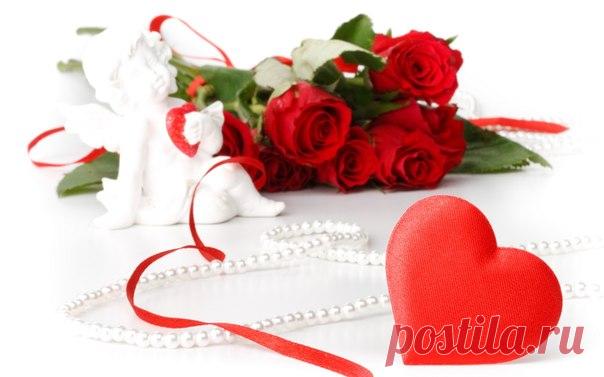 Сердце ищет тепла, сердце сил не жалеет... В бесконечный полёт рвётся наша душа... Сердце ищет любви, и в разлуке болеет, Но на помощь ему доктора не спешат... Вы не бойтесь любить, и быть в чувствах щедрее... Счастлив тот, кто любовь раздаёт без конца, Ведь от скупости чувств наши души скудеют, А от скудости душ – так грубеют сердца... Сердце ищет тепла на промокших аллеях, Сердце ищет любви для продрогшей души... Сердце ищет любви... Устаёт, и слабеет, Сердце ищет тепла,... ты к нему…