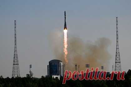 Предприятие «Роскосмоса» запланировало выпускать по спутнику в неделю. Предприятие «Роскосмоса» — российская компания «Решетнев» — запланировала выпускать по спутнику в неделю. Об этом со ссылкой на соответствующие материалы сообщает ТАСС. Речь идет о космических аппаратах «Гонец-М1» и «Скиф» массой от 100 до 1000 килограммов, выпуск которых будет поставлен на поток.