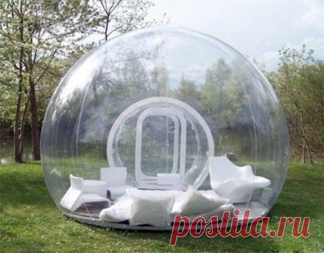 Надувная палатка. Представьте себя лежащими в ней в дождь...