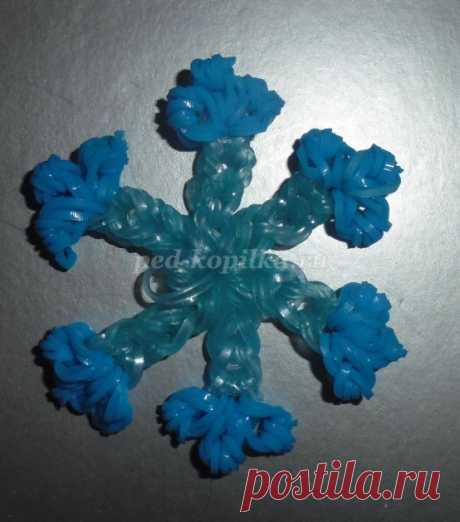 Снежинка из резинок на рогатке