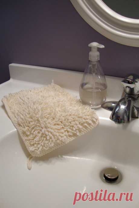 Ravelry: Luxurious Loops Washcloth pattern by Kate Schoren