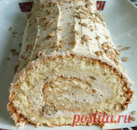Бисквитный рулет с начинкой из творога и халвы. Рецепт c фото, мы подскажем, как приготовить!