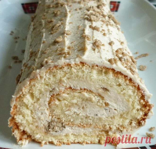 Бисквитный рулет с начинкой из творога и халвы. Рецепт c фото, мы подскажем, как приготовить!