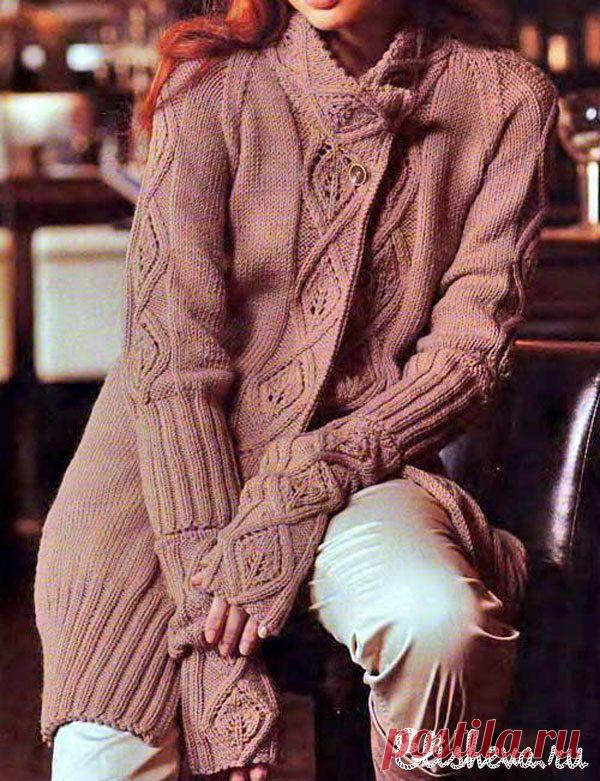 Жакет шоколадного цвета вязаный спицами