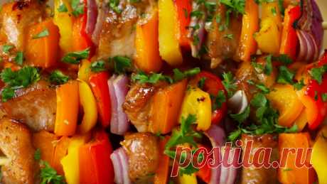 Honey-Garlic Chicken & Veggie Skewers Customize & buy the Tasty Cookbook here: https://bzfd.it/2fpfeu5 Here is what you'll need! Honey-Garlic Chicken & Veggie Skewers INGREDIENTS Marinade 3 tables...