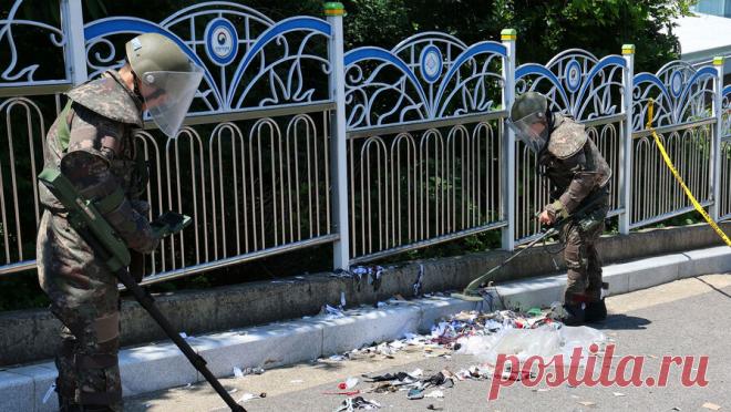 Запущенный из КНДР шар с мусором упал у офиса президента Южной Кореи. Шар с мусором из КНДР приземлился на территории комплекса в центре Сеула, где находится администрация президента Республики Корея. Об этом сообщило агентство Ренхап. "Упавший мусор был обнаружен на территории правительственного ...