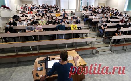 Фальков объяснил, что придет на замену бакалавриату и магистратуре. В России на смену бакалавриату, магистратуре и специалитету придут базовое, или основное, и специализированное высшее образование, а также аспирантура, рассказал глава Минобрнауки Фальков