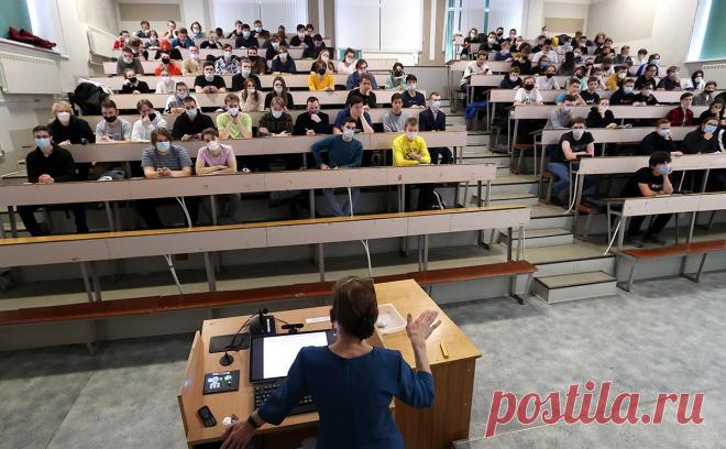 Фальков объяснил, что придет на замену бакалавриату и магистратуре. В России на смену бакалавриату, магистратуре и специалитету придут базовое, или основное, и специализированное высшее образование, а также аспирантура, рассказал глава Минобрнауки Фальков