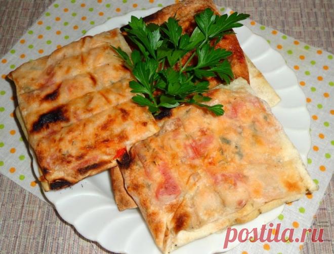 Конвертики из лаваша с курицей на гриле - Простые рецепты Овкусе.ру