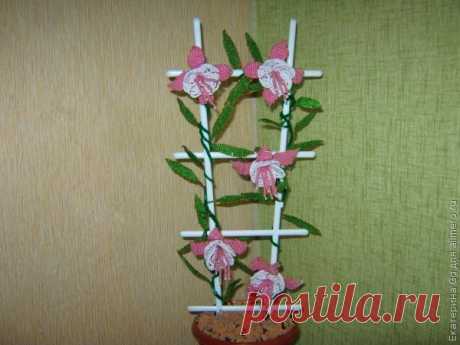 Фуксия из бисера