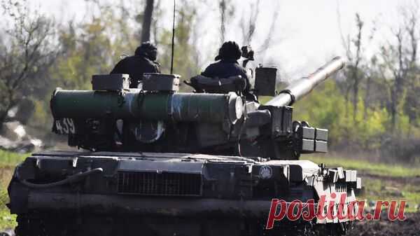 Танк Т-80БВ уничтожил опорный пункт ВСУ по наводке дрона