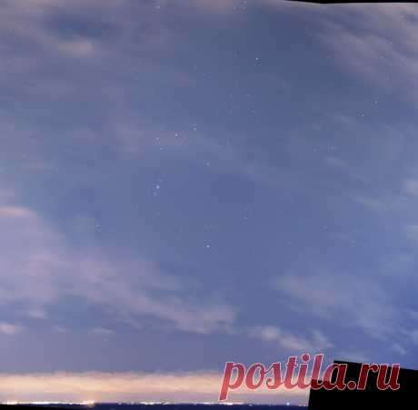 Пользователь Pikabu под ником vladtsvs склеил 10 фотографий ночного неба и провёл цветокоррекцию, чтобы разглядеть из Петербурга целиком созвездие Ориона.

Фантастика!