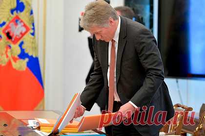В Кремле отреагировали на слухи о подготовке закона о «невозвращенцах». Официальный представитель Кремля Дмитрий Песков опроверг слухи о якобы готовящемся законопроекте «о невозвращенцах» который подразумевает аннулирование гражданства россиян, покинувших страну, и введение выездных виз. Пресс-секретарь президента заявил, что это «вымысел и полная чушь».